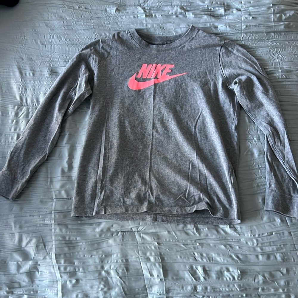 Large Girls Gray Nike Long Sleeve Shirt